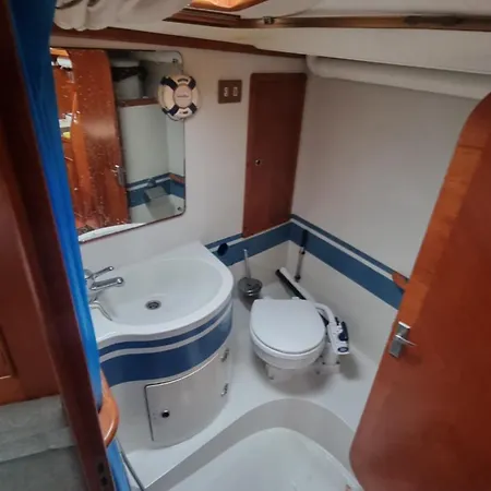 Velero Clasico De Madera 船上ホテル