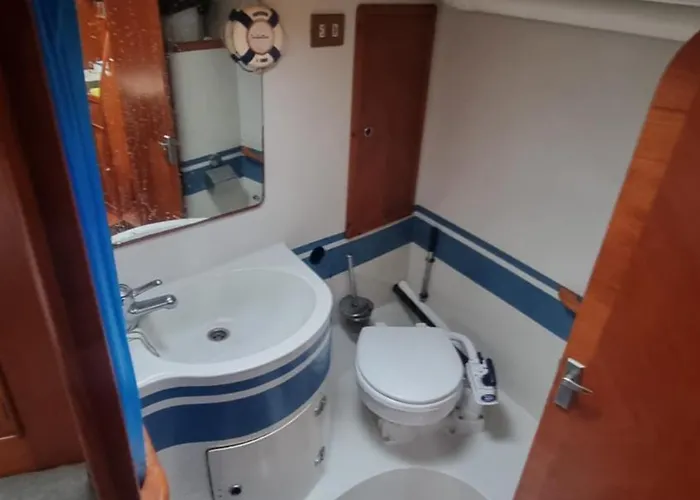 Velero Clasico De Madera Botel